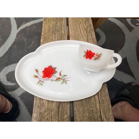 Vintage cup and plate white milk glass red rose - Picture 12 of 15
